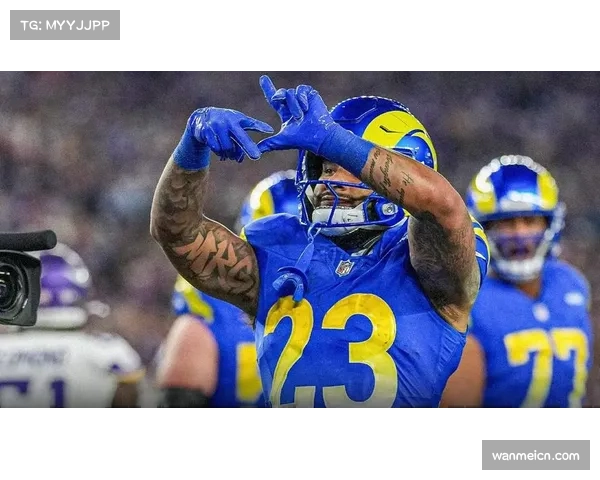 公羊客场大胜海盗亚当斯两次接球达阵领跑联盟