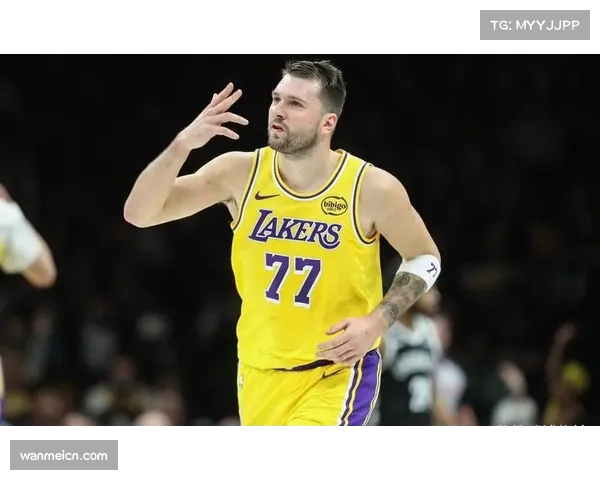 詹姆斯东契奇里夫斯三人组净效率-7.4 湖人核心搭配仍待磨合